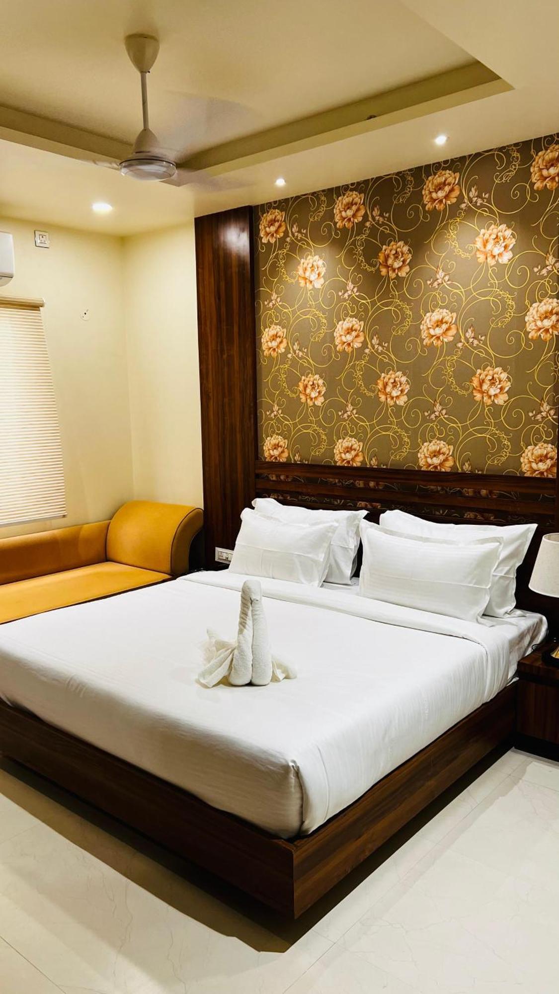 Hotel Kingston Paradise Beāwar Exterior photo
